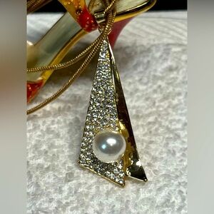 Vintage abstract pearl necklace